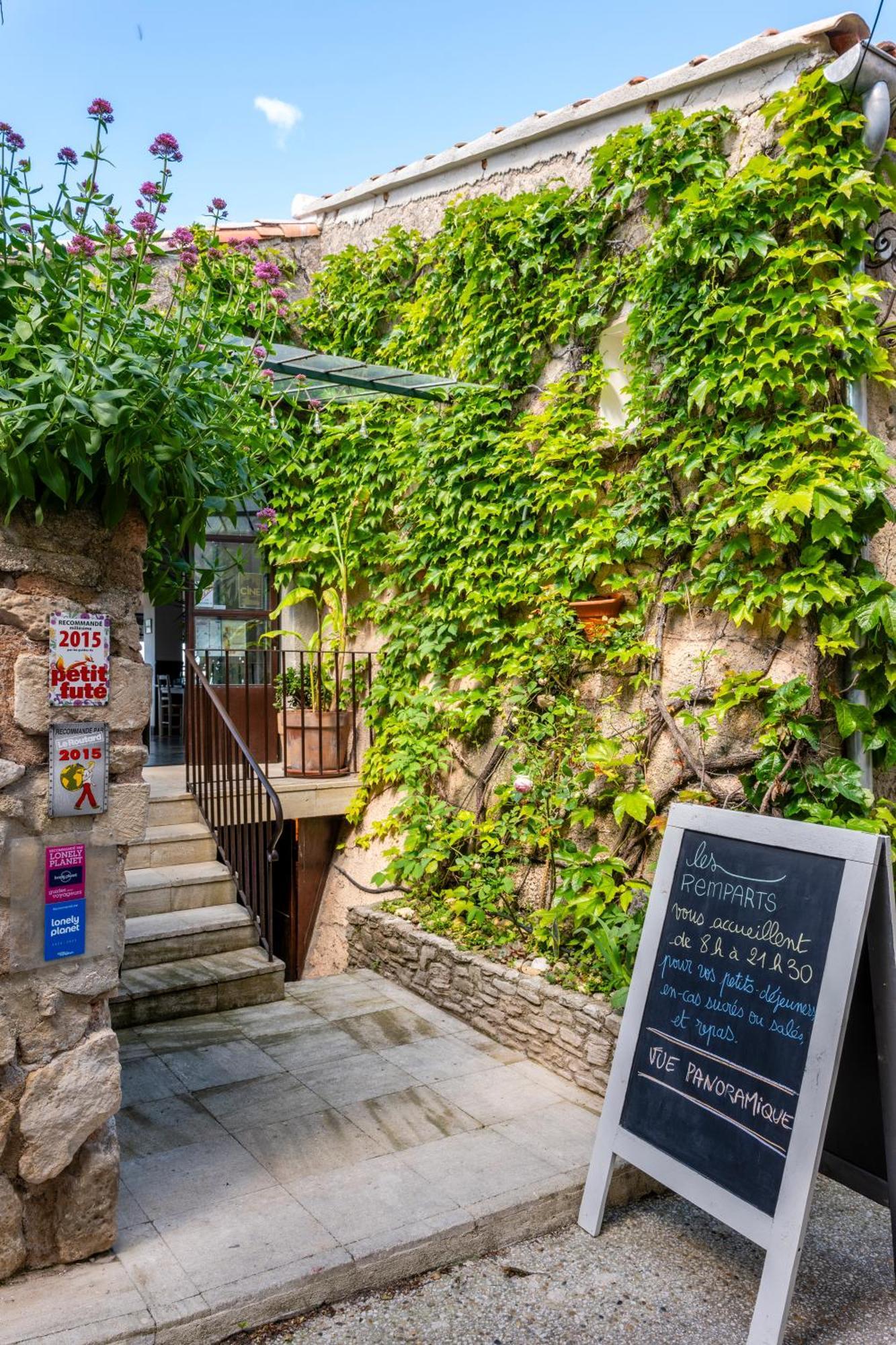 Hotel Restaurant Les Remparts Венаск Экстерьер фото