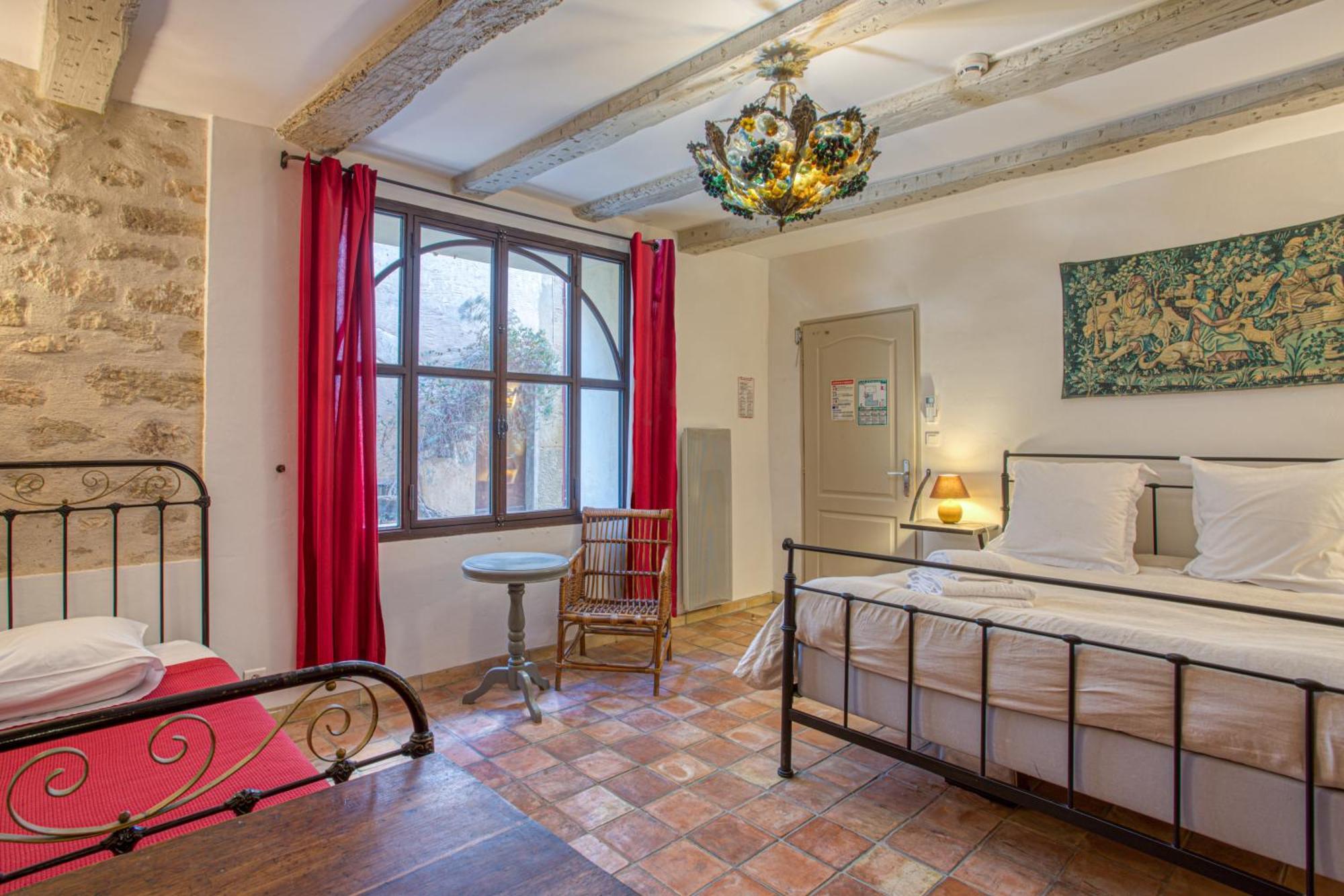 Hotel Restaurant Les Remparts Венаск Экстерьер фото