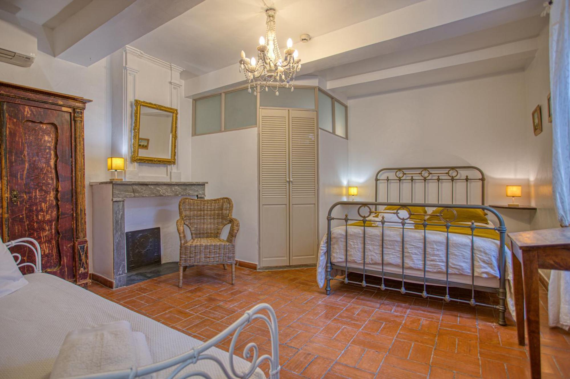 Hotel Restaurant Les Remparts Венаск Экстерьер фото